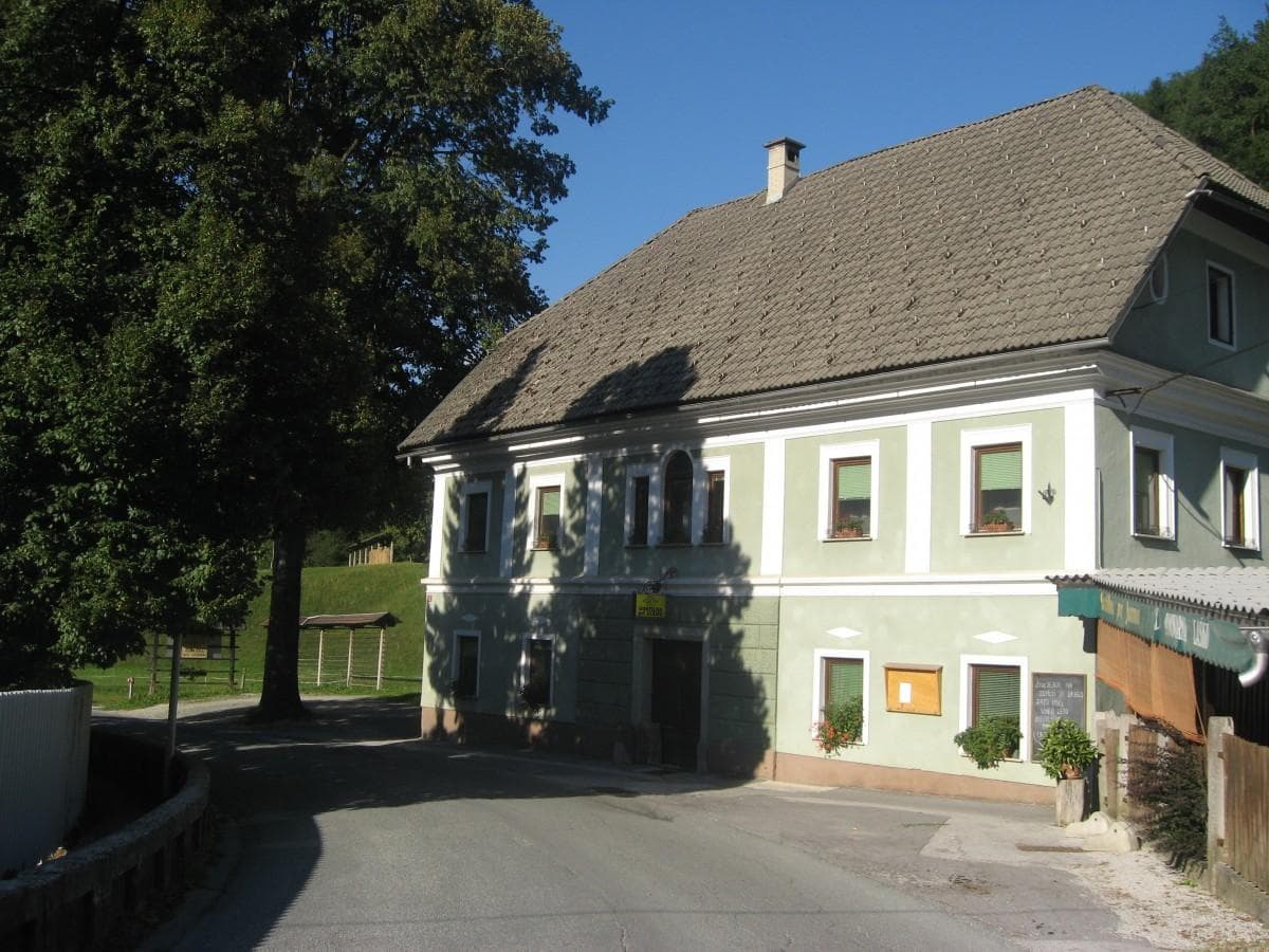 GOSTILNA PRI JARMU, KROPA