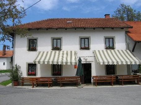 TURISTIČNA KMETIJA DOLENČEVI, HRUŠEVJE