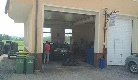 MENJAVA GUM KRANJ, VULKANIZERSTVO, HRAMBA PNEVMATIK, HITRI SERVIS, PETER PERDAN