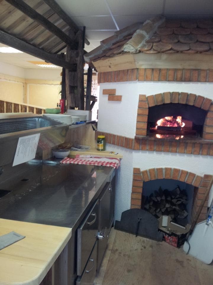 PICERIJA IN DNEVNI BAR ŠPAJZA, DOVJE