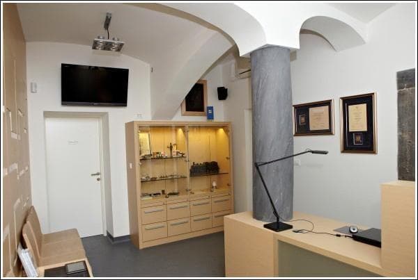 ZOBOZDRAVSTENI CENTER VRHNIKA