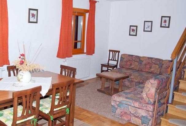 APARTMAJI ROMBON KLAVDIJ, BOVEC