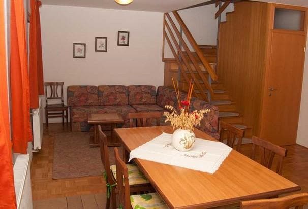 APARTMAJI ROMBON KLAVDIJ, BOVEC