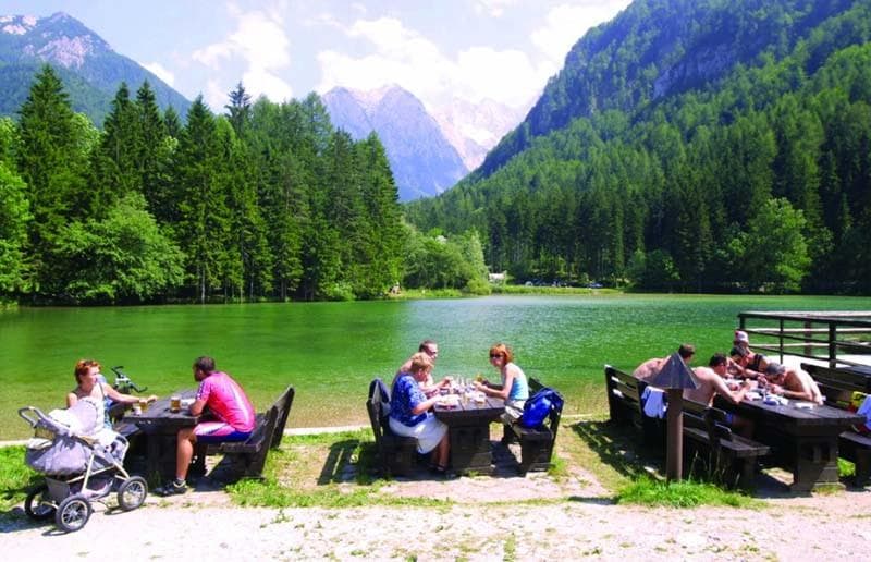 GOSTIŠČE OB JEZERU, ZGORNJE JEZERSKO
