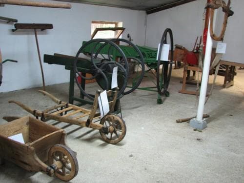OGLED TRAKTORJEV IN STARODOBNIKOV, KMETIJSKA ORODJA, PETROVCI