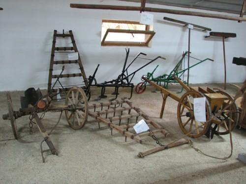 OGLED TRAKTORJEV IN STARODOBNIKOV, KMETIJSKA ORODJA, PETROVCI