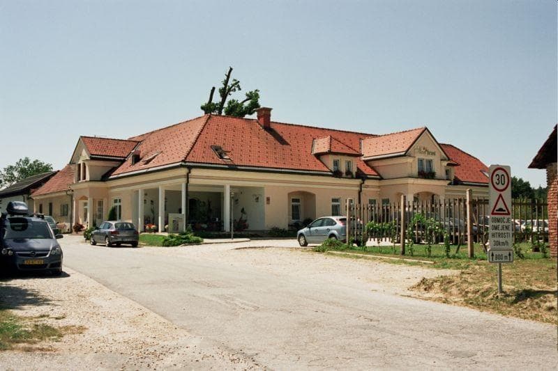 PIHLARJEVA DOMAČIJA STARI HRAST, LJUTOMER