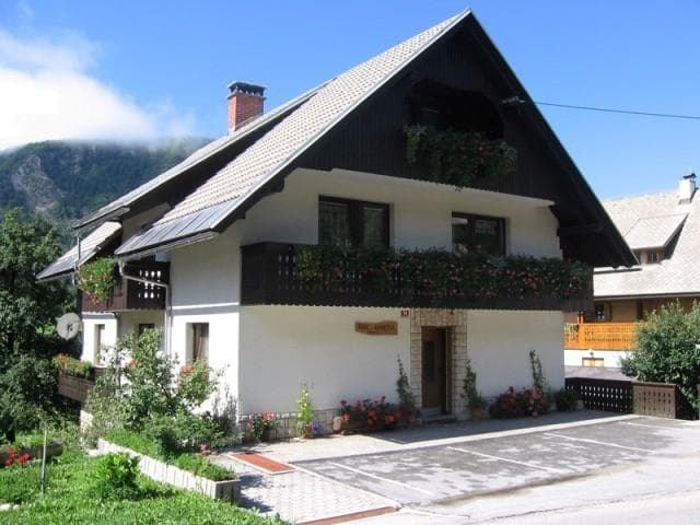 APARTMAJI IN ZASEBNE SOBE MARIJA ROZMAN, SREDNJA VAS V BOHINJU