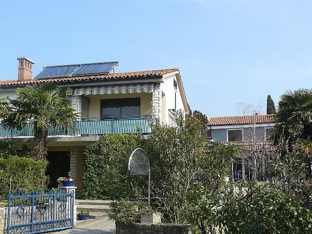 FAM SKVOR APARTMAJI, UMETNIŠKI ATELJE, PORTOROŽ