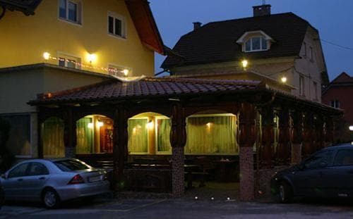 GOSTILNA ČRNUŠKI DVOR, LJUBLJANA