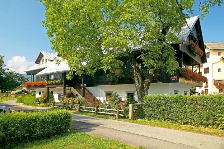 POČITNICE, UGODNA NAMESTITEV, SOBE, OPREMELJENE SOBE, ZAJTRK - HOUSE KLASIKA, BLED