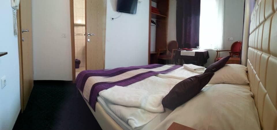 HOTEL BLIZU LETALIŠČA, KONFERENČNI IN SEMINARSKI PROSTORI, PROSTOR ZA POSLOVNA SREČANJA