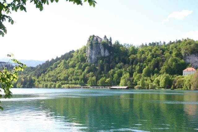 GOSTIŠČE S PRENOČIŠČI PRI DVEH PETELINIH, BLED
