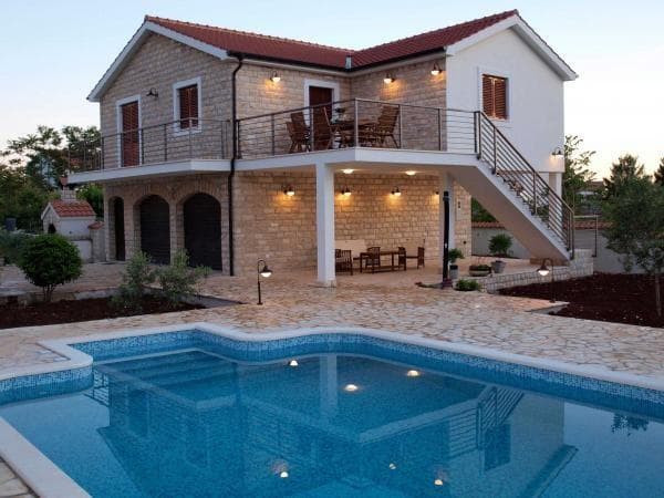 VILA PIŠĆINA, ŠOLTA