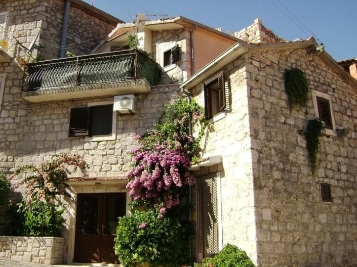 POČITNIŠKA HIŠA SVIRČE, HVAR