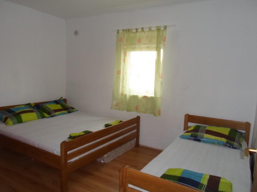 APARTMAJI MIRA, VIR