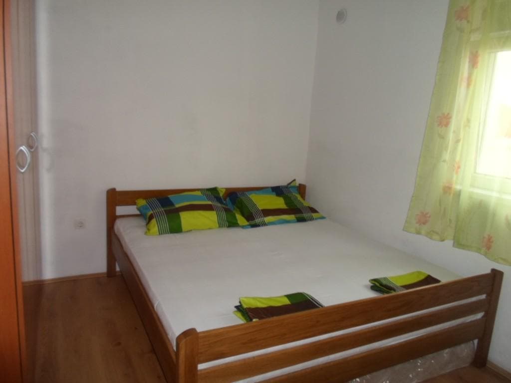 APARTMAJI MIRA, VIR