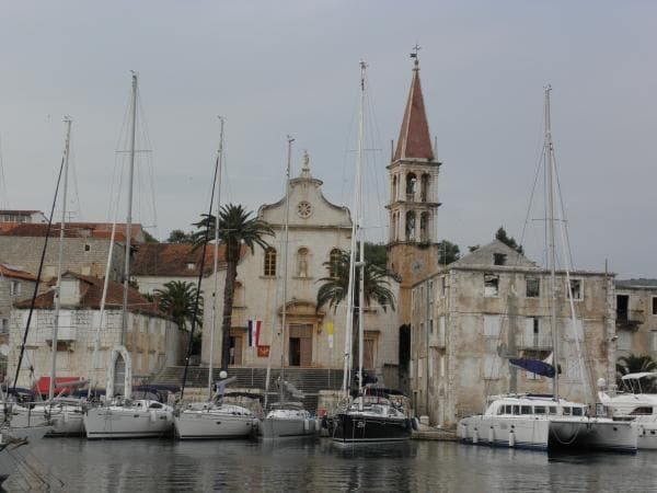 APARTMAJI KUK, BRAČ