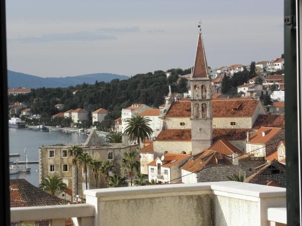 APARTMAJI KUK, BRAČ