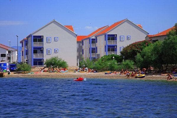 APARTMAJI OTOK GROMELA, BRAČ