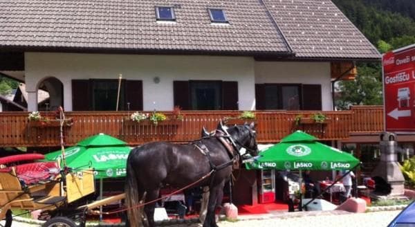 GOSTILNA V PLANICI, GOSTIŠČE UH KAVALAR, RATEČE