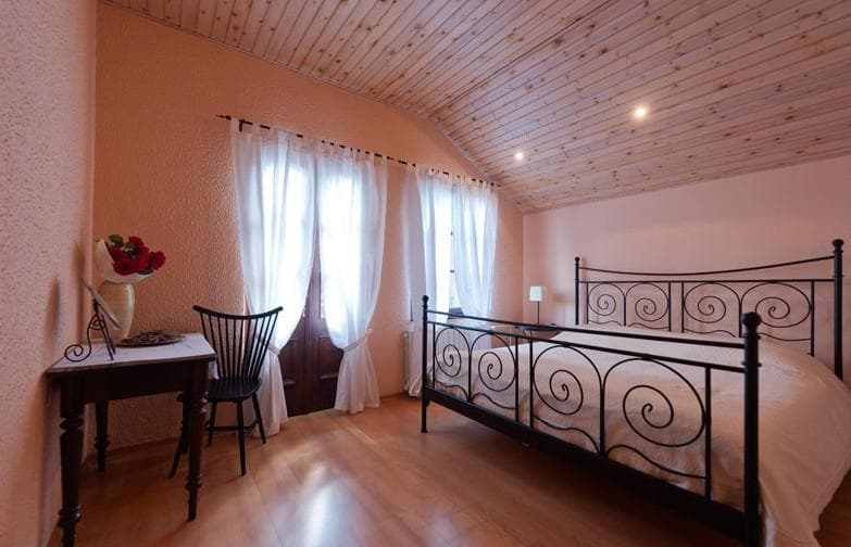 SOBE IN APARTMA VERDERBER, DOBROVO V BRDIH