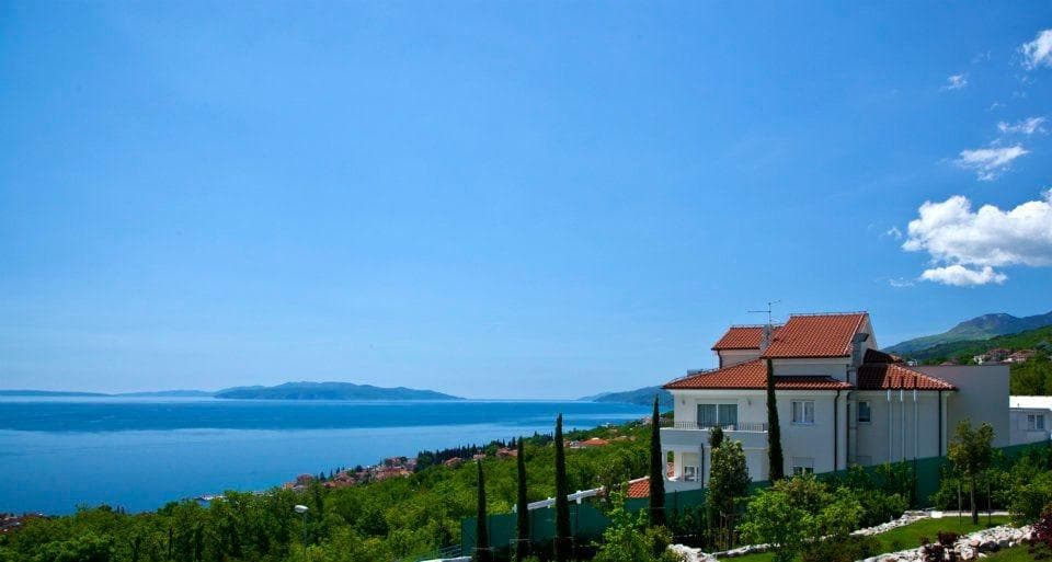 HOTEL VILLA KAPETANOVIC IN RESTAVRACIJA LAURUS, OPATIJA