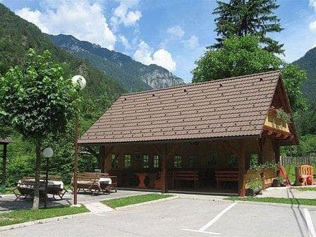 BISTRO ŠKOLJKA, TRŽIČ