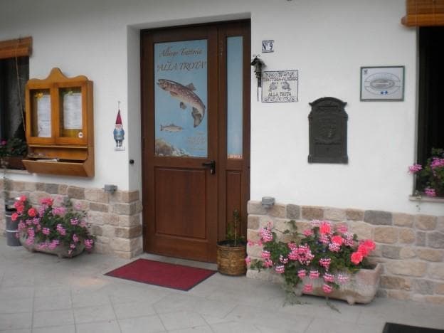 HOTEL IN RESTAVRACIJA ALLA TROTA, PULFERO