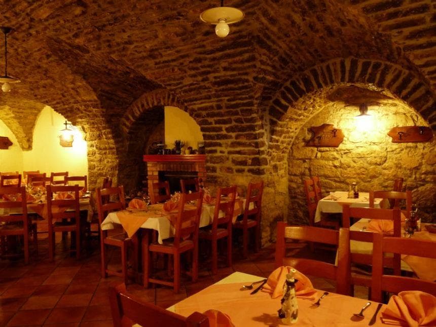 SOBE ELA IN GOSTILNA VOLTA, FUŽINE