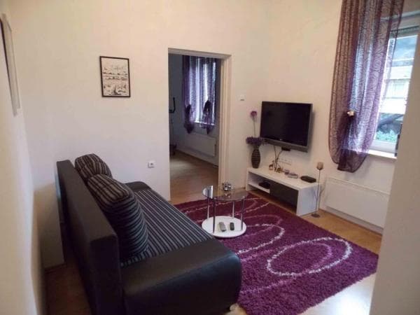 APARTMA DIVNA, ZAGREB