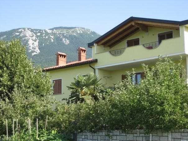 AVTO KAMP AJDOVŠČINA APARTMAJI PIKNIK  PROSTOR