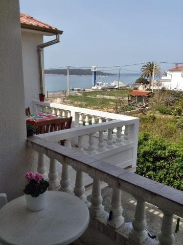 APARTMAJI MIRJANA, RAB BARBAT, HRVAŠKA