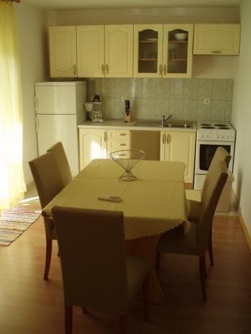 APARTMAJI MERI, RAB, BANJOL