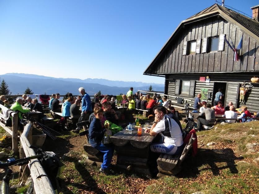 PLANINSKA KOČA NA DOBRČI, NEŽA JOSEF, KRIŽE