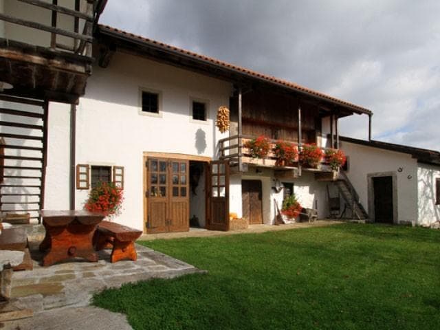 ŠOBČEVA DOMAČIJA, KAL