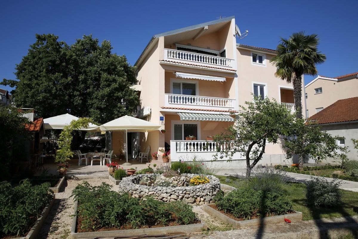APARTMAJI OLEANDER, VODICE