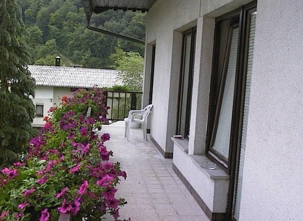 GOSTILNA IN PRENOČIŠČA POHLE, BRESTANICA