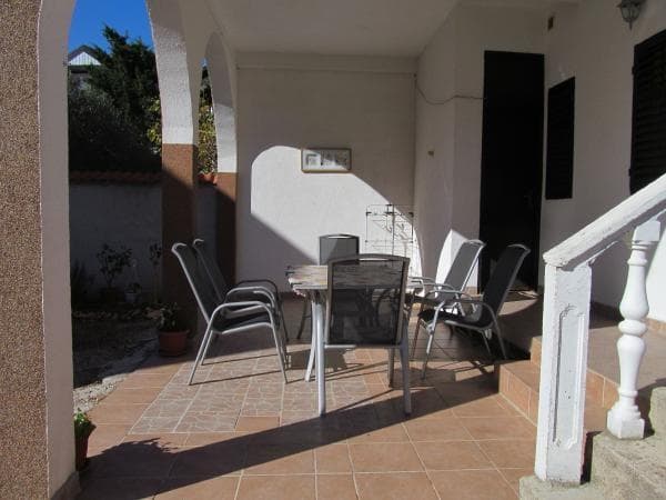 APARTMAJI ANA, PIROVAC, ŠIBENIK