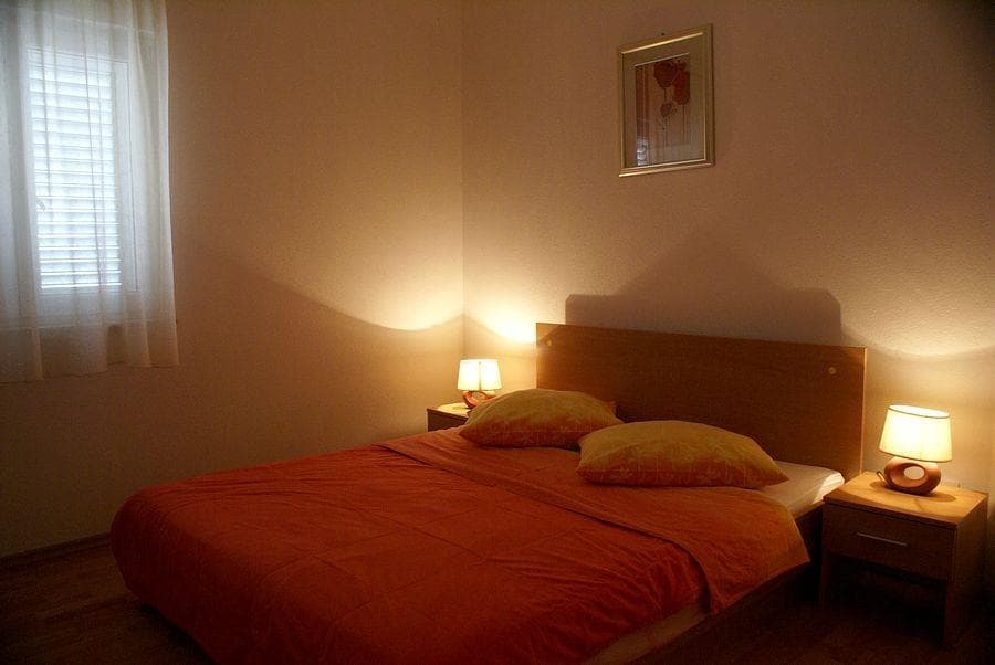 APARTMAJI AGATA, TRIBUNJ