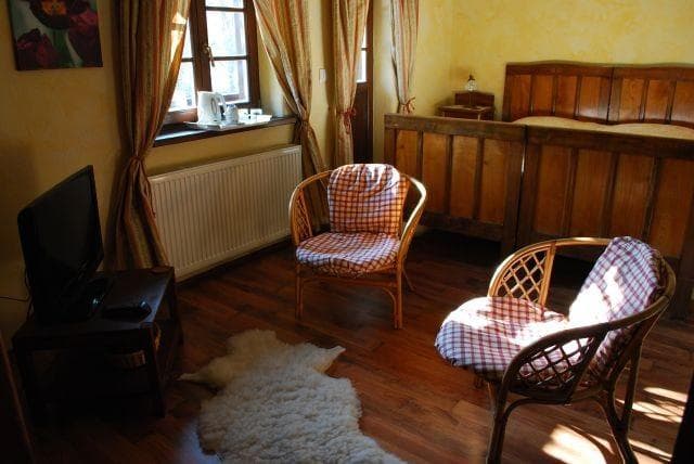 HIŠA OB POTOKU - RIVER COTTAGE, MOJSTRANA