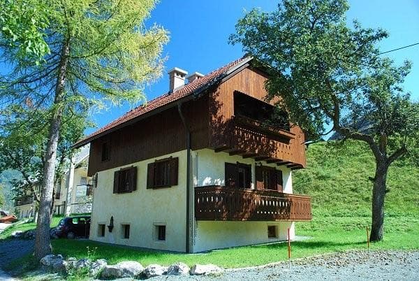 HIŠA OB POTOKU - RIVER COTTAGE, MOJSTRANA