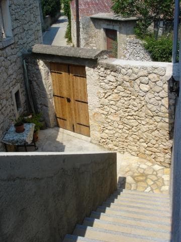 APARTMAJI ANA, PETRČANE
