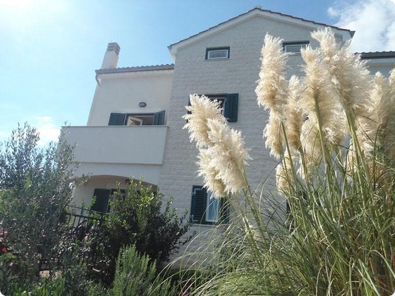 VILLA PERLA, ILOVIK