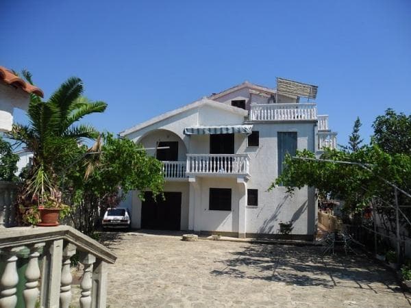 APARTMAJI ANTONELA, TRIBUNJ