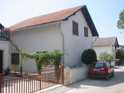 APARTMAJI VERONIKA, VRSI