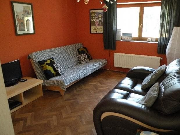 APARTMAJI PR PEKU, MOJSTRANA