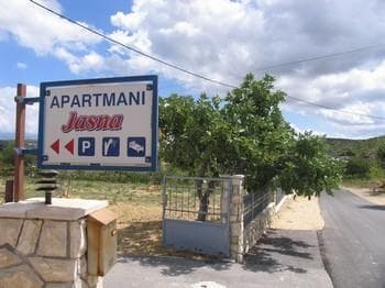 APARTMAJI JASNA, RAŽANAC