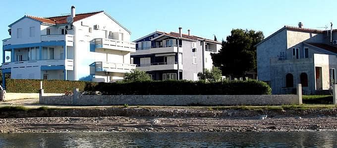 APARTMAJI BUGARIJA, BIBINJE