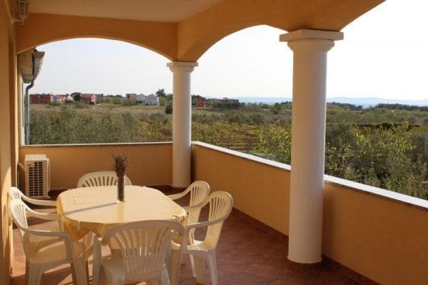 APARTMAJI DENISA, PRIVLAKA